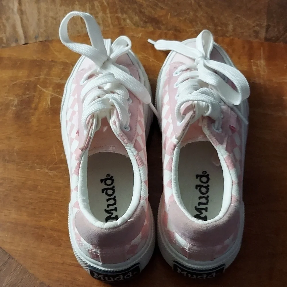 Mudd sneakers